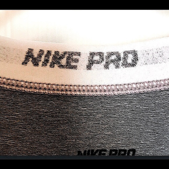 🆕🔥NIKEPRO DRI FIT REALLY CUTE SILKY SOFT GRAY&WHITE STRIPED V-NECK&BLACK SHIRT - Picture 7 of 16